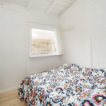 4 Person In Graested-by Traum