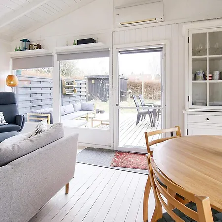 4 Person In Graested-by Traum Græsted