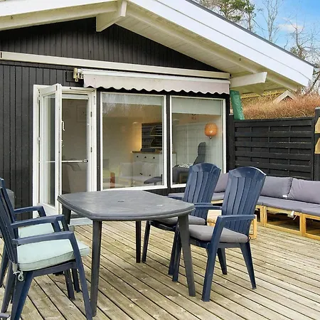 4 Person In Graested-by Traum Græsted