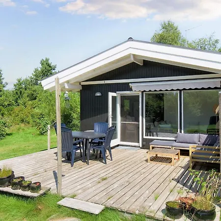 4 Person In Graested-by Traum Græsted