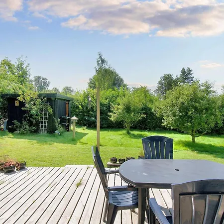 4 Person In Graested-by Traum *