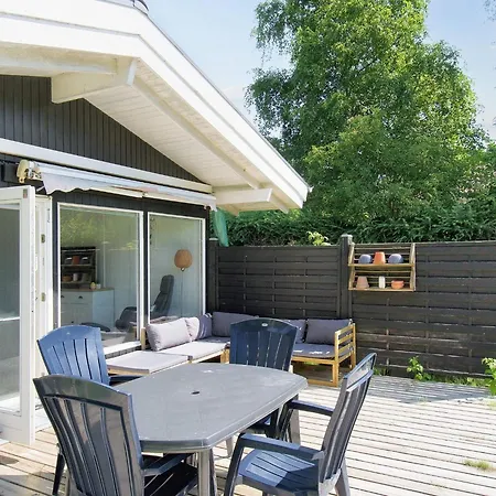 4 Person In Graested-by Traum *