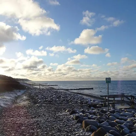 4 Person In Graested-by Traum *