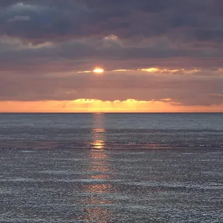 4 Person In Graested-by Traum