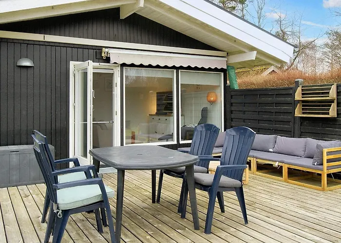 4 Person In Graested-by Traum Græsted