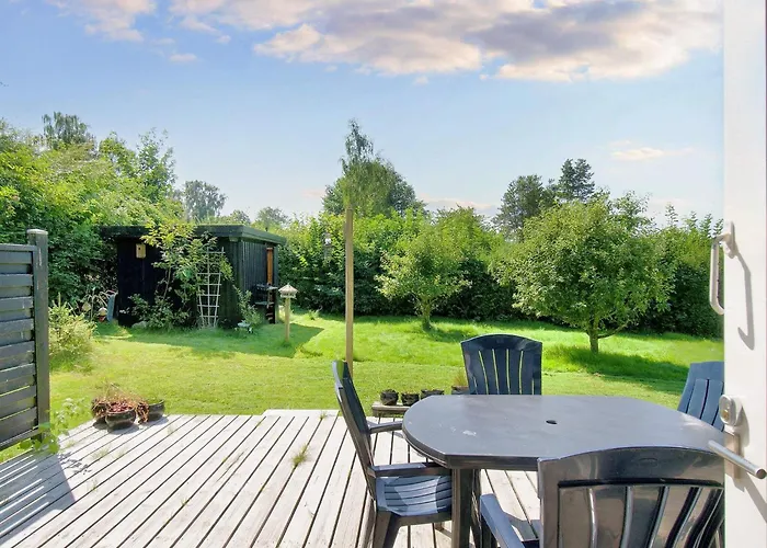 4 Person In Graested-by Traum *