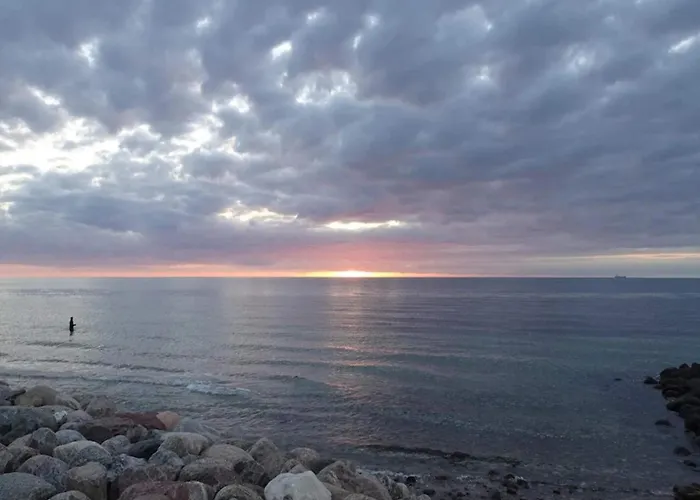 4 Person In Graested-by Traum