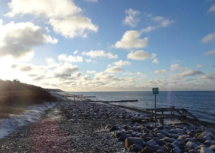 4 Person In Graested-by Traum *